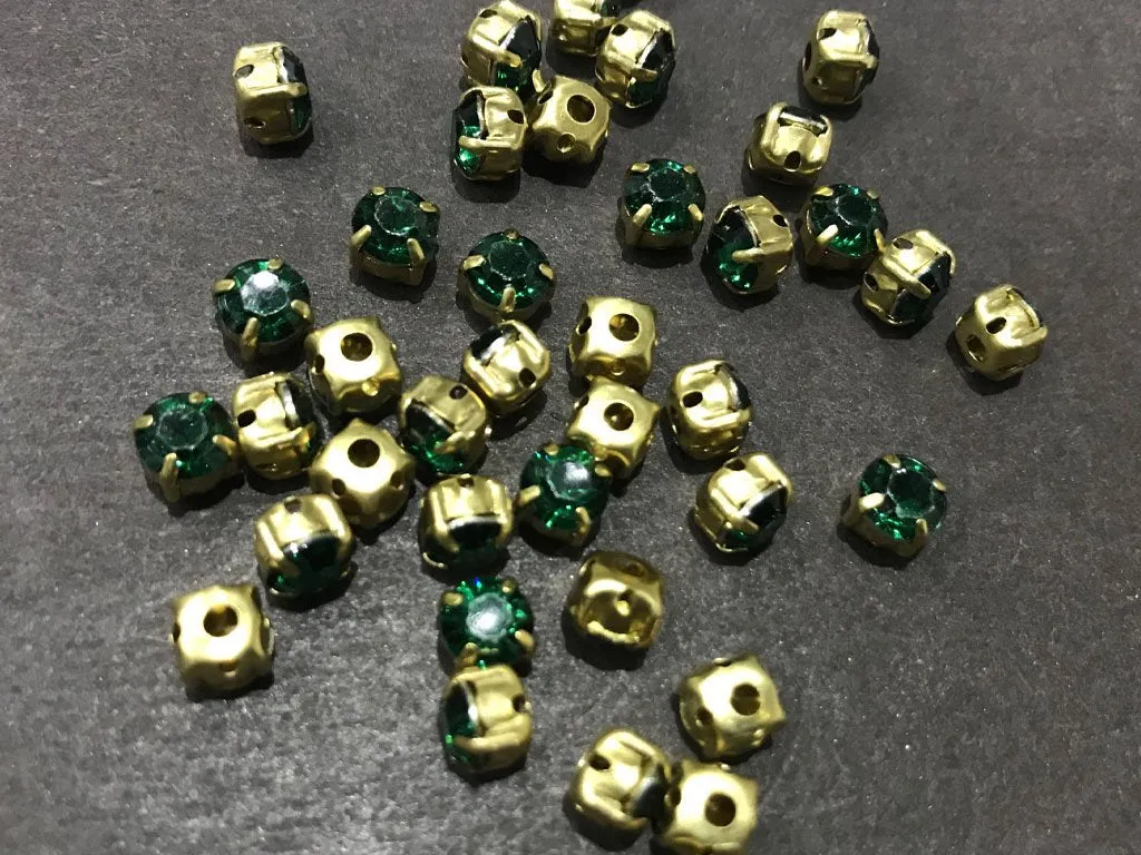 Emerald Green Circular Resin Stones with Catcher (28SS - 6 mm)