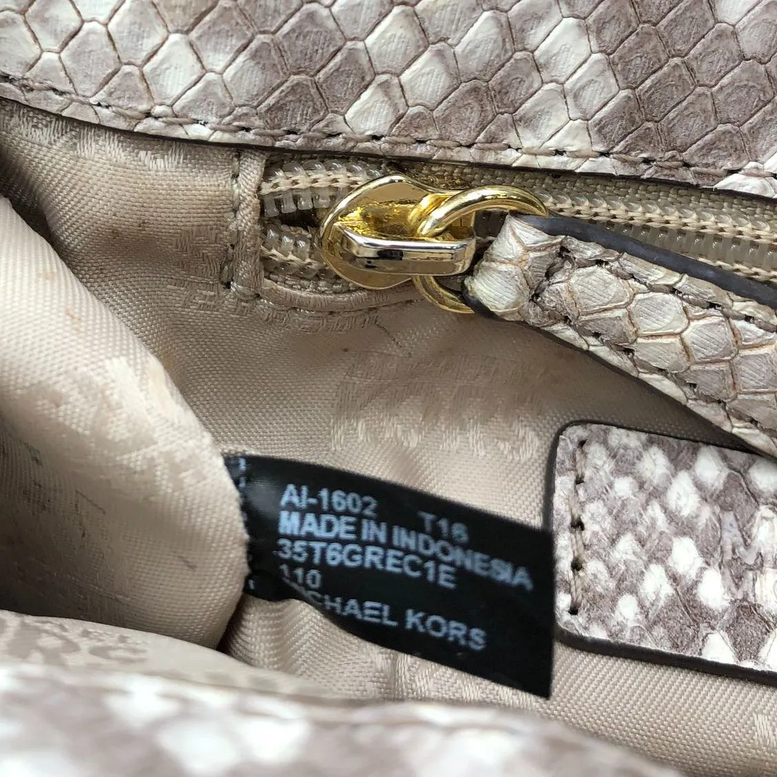 Michael Kors White/Grey Snake Style Leather Crossbody Bag w/ Gold Detail ( COA)