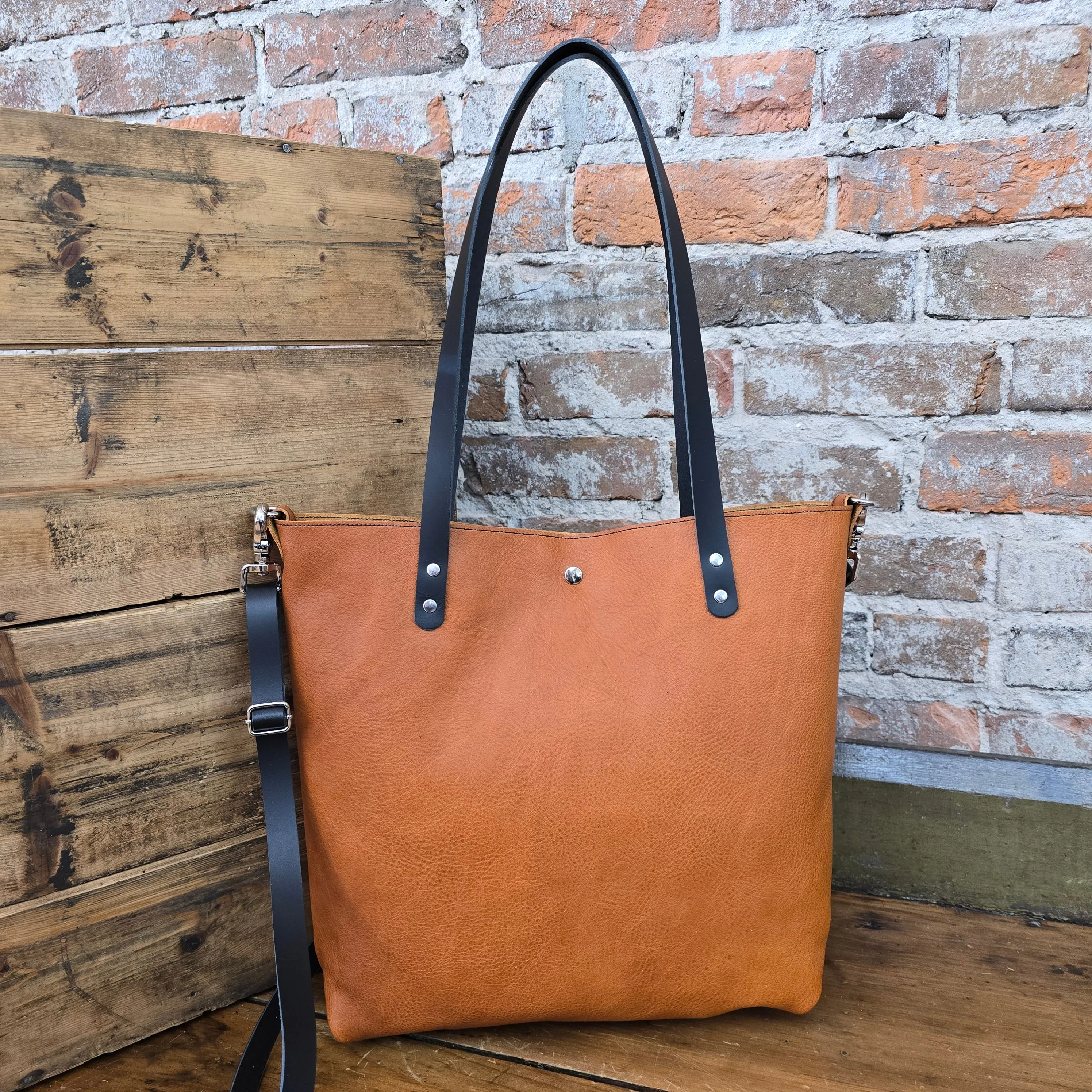 The Tote (Tuscany) JH07331